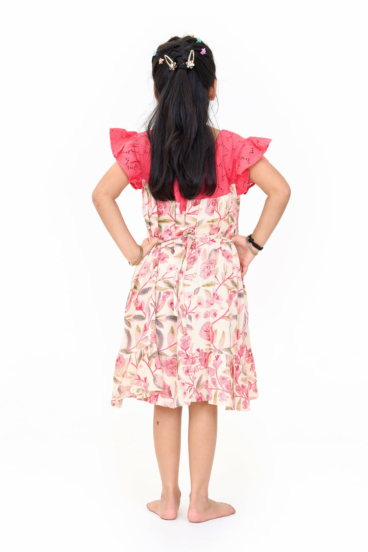 The Nesavu Girls Cotton Frock Charming Girls Cotton Lined Dress with Floral Print and Elegant Lace Detailing Nesavu Nesavu Girls Cotton Lined Dress Pink Floral Print Ruffled Hemline Lace Accents