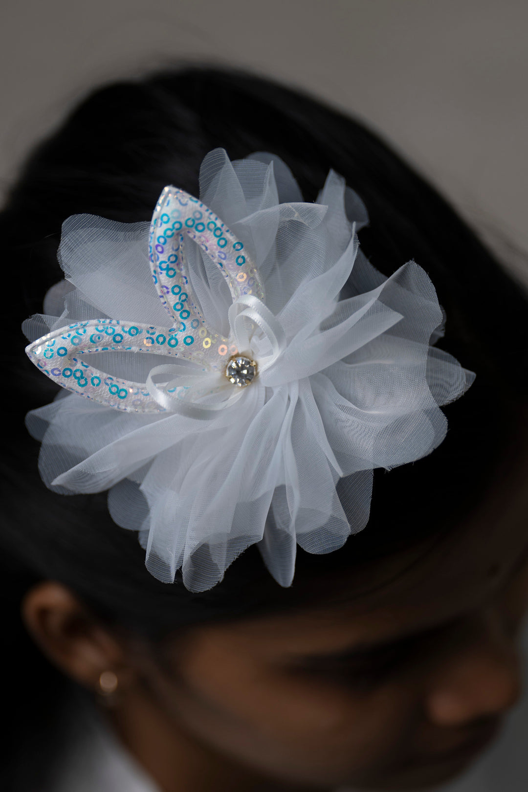 The Nesavu Hair Clip Elegant White Tulle Flower Hair Clip with Sequins for Girls Nesavu White JHCL66D Girls White Tulle Sequined Flower Hair Clip | Elegant Hair Accessories | The Nesavu