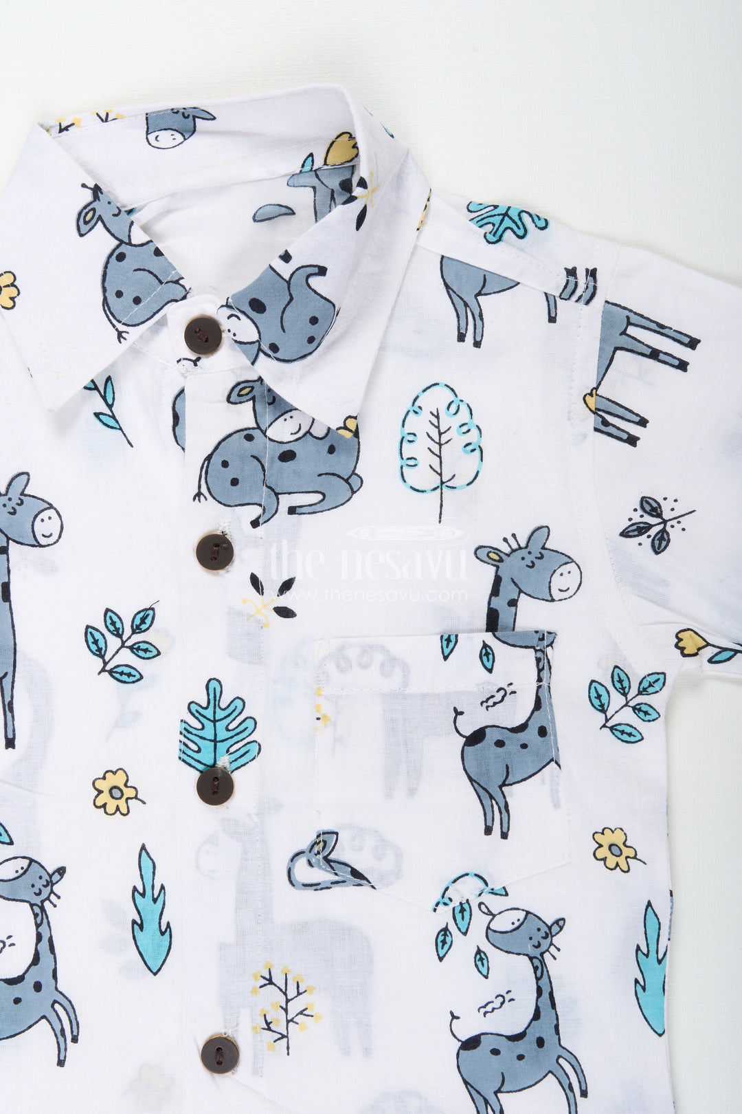 Boys cotton set with giraffe and jungle animal print