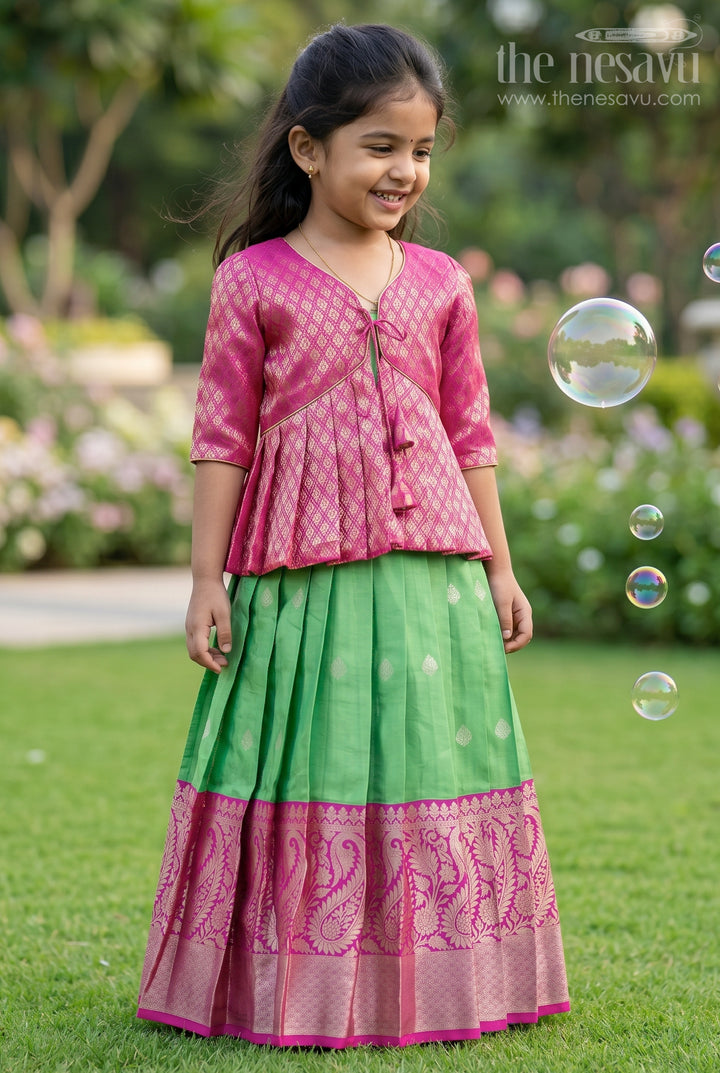 டிசைனர் பிங்க் சில்க் ஓவர் கோட், மலர் ஜரி ப்ரோகேட் மற்றும் பிங்க் கோர்வா பார்டர் அனார்கலி உடையுடன்