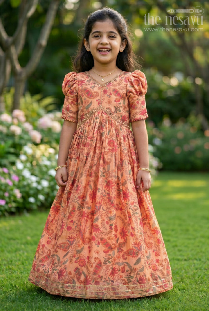பெண்களுக்கான நேர்த்தியான இளஞ்சிவப்பு மலர் மஸ்லின் பட்டு பார்ட்டி கவுன்