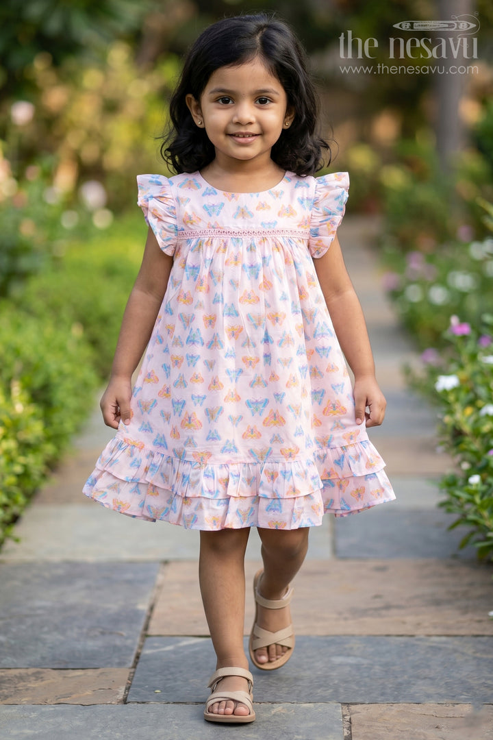 ப்ரீஸ் எவ்ரிடே ஸ்டைலுக்கான பட்டர்ஃபிளை டிஜிட்டல் பிரிண்ட் மற்றும் ரஃபிள் ஹெம் கொண்ட காட்டனில் கேர்ள்ஸ் ஃப்ரில் ஸ்லீவ் ஃபிராக்
