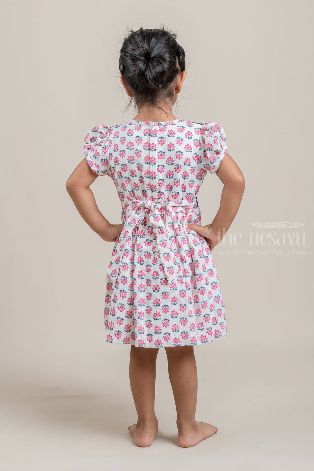 The Nesavu Baby Cotton Frocks Adorable Floral Print White Cotton Dress with Peter Pan Collar for Baby Girls Nesavu Adorable Floral Print White Cotton Dress with Peter Pan Collar | The Nesavu