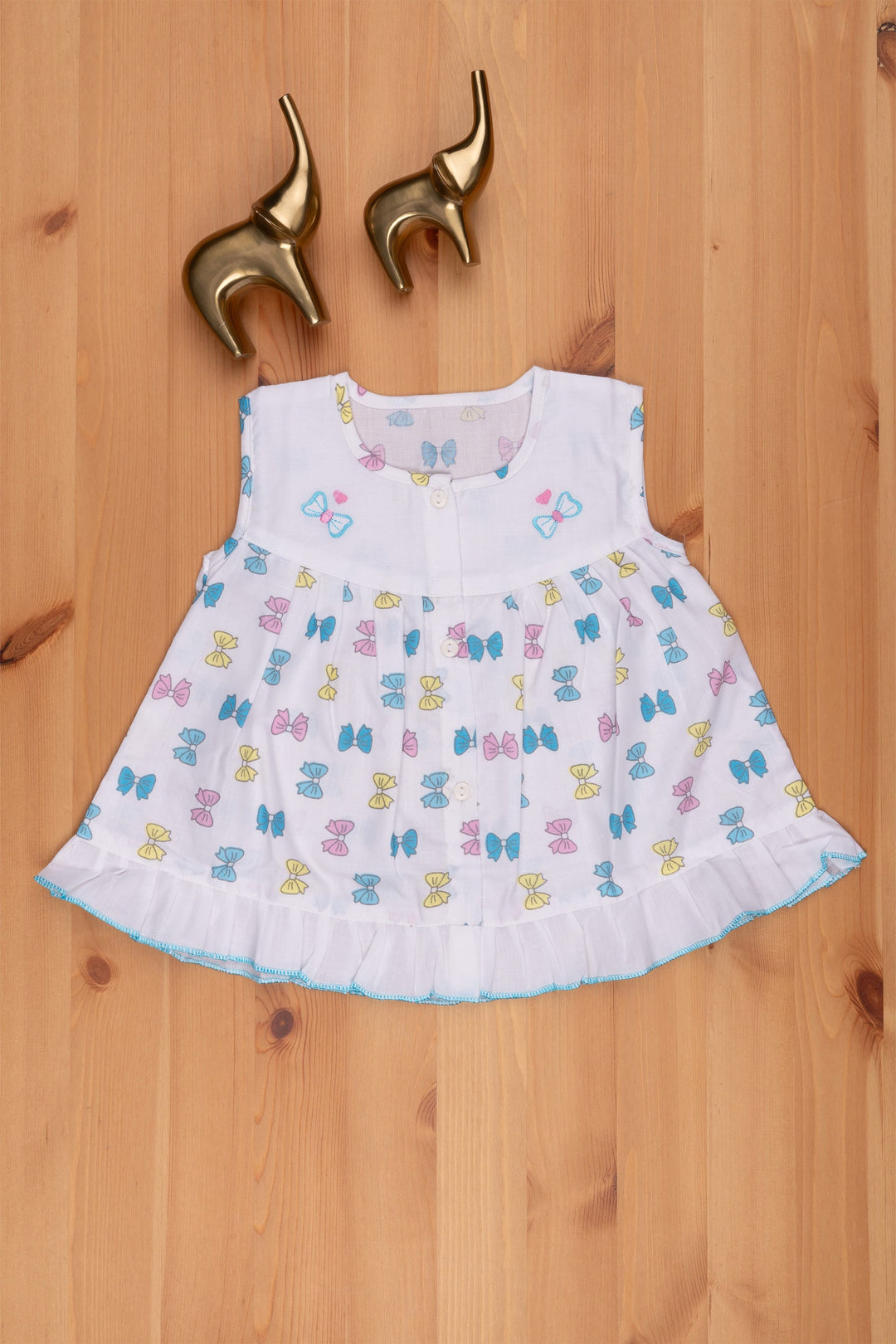 The Nesavu Baby Frock / Jhabla Attractive Bow Printed Dress in Pristine White for Infants Nesavu 12 (3M) / White BFJ445C-12 Fancy Baby Dress Online | Printed Fancy Frock For Baby Girl | The Nesavu