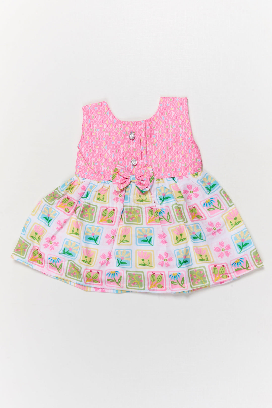 The Nesavu Baby Cotton Frocks Baby Girl Cotton Frock with Playful Cartoon Fruit Print for Casual Wear Nesavu 14 (6M) / Pink BFJ898A-14 Nesavu baby girl cartoon fruit print cotton frock – sleeveless and perfect for play