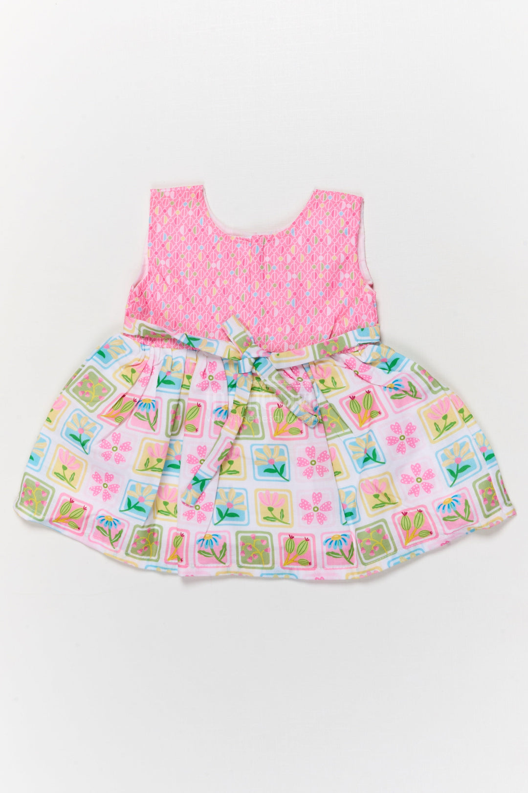 The Nesavu Baby Cotton Frocks Baby Girl Cotton Frock with Playful Cartoon Fruit Print for Casual Wear Nesavu Nesavu baby girl cartoon fruit print cotton frock – sleeveless and perfect for play