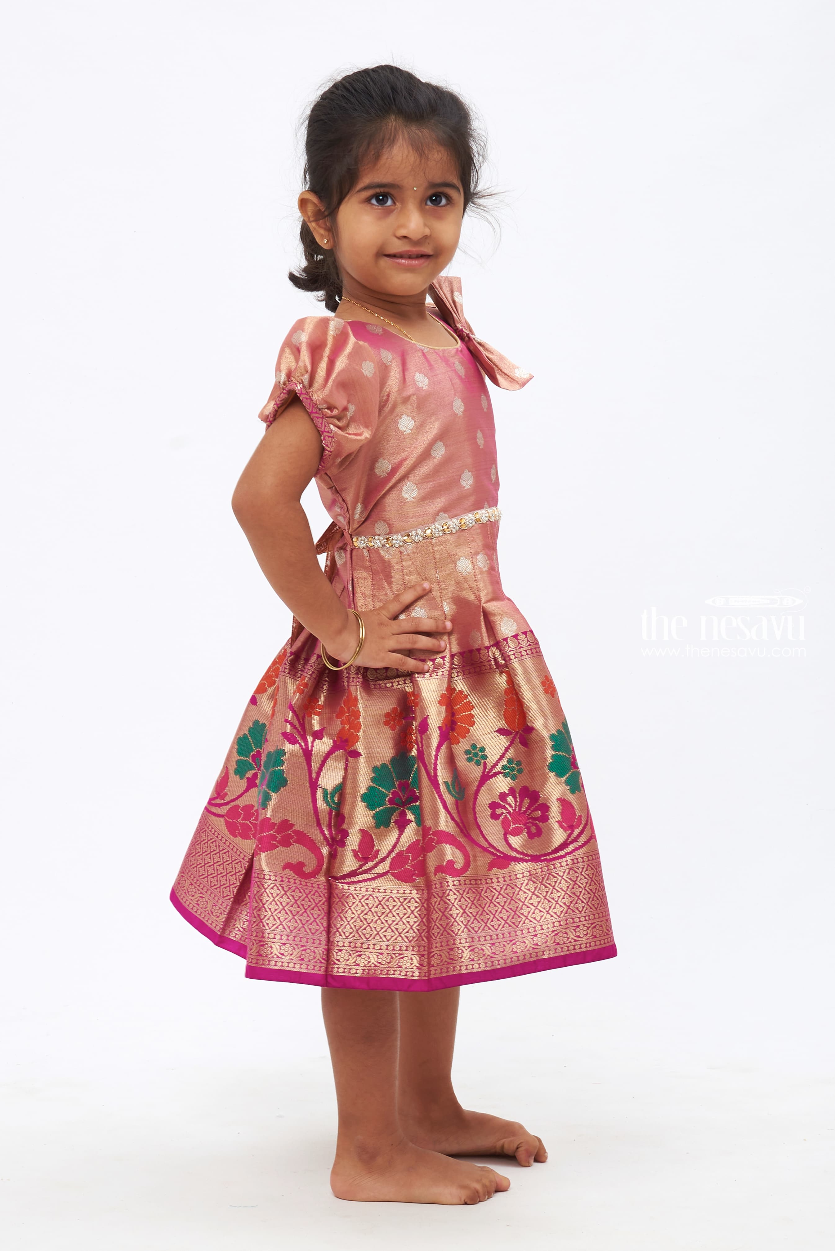 Baby Girl Dress Design अपनी बेटी के लिए लेना चाहते हैं कोइ ड्रेस तो चुने ये  स्टाइलिश डिजाइन - Baby Girl Dress Design to Gives Your Daughter a Stylish  Look