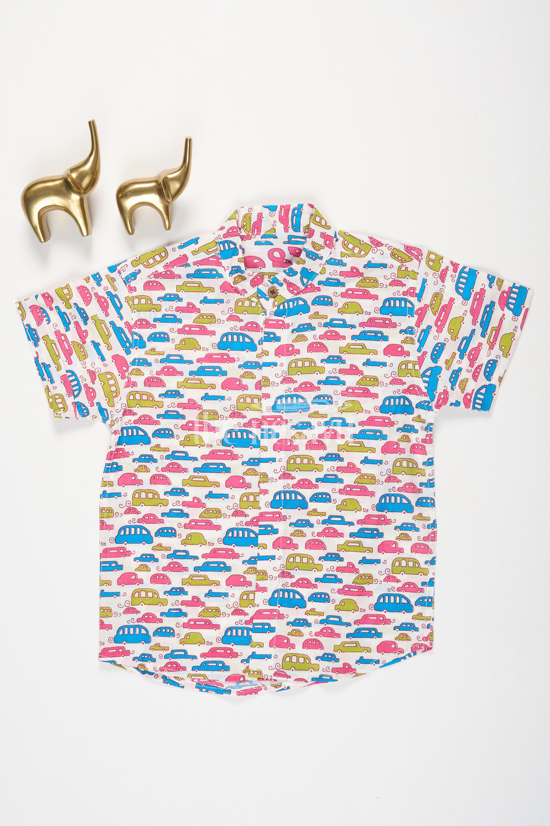 The Nesavu Boys Cotton Shirt Boys Cotton Shirt with Multicolor Car Print and Short Sleeves for Playful Casual Wear Nesavu Nesavu Boys Multicolor Cotton Shirt Car Print Short Sleeves Casual Adventures