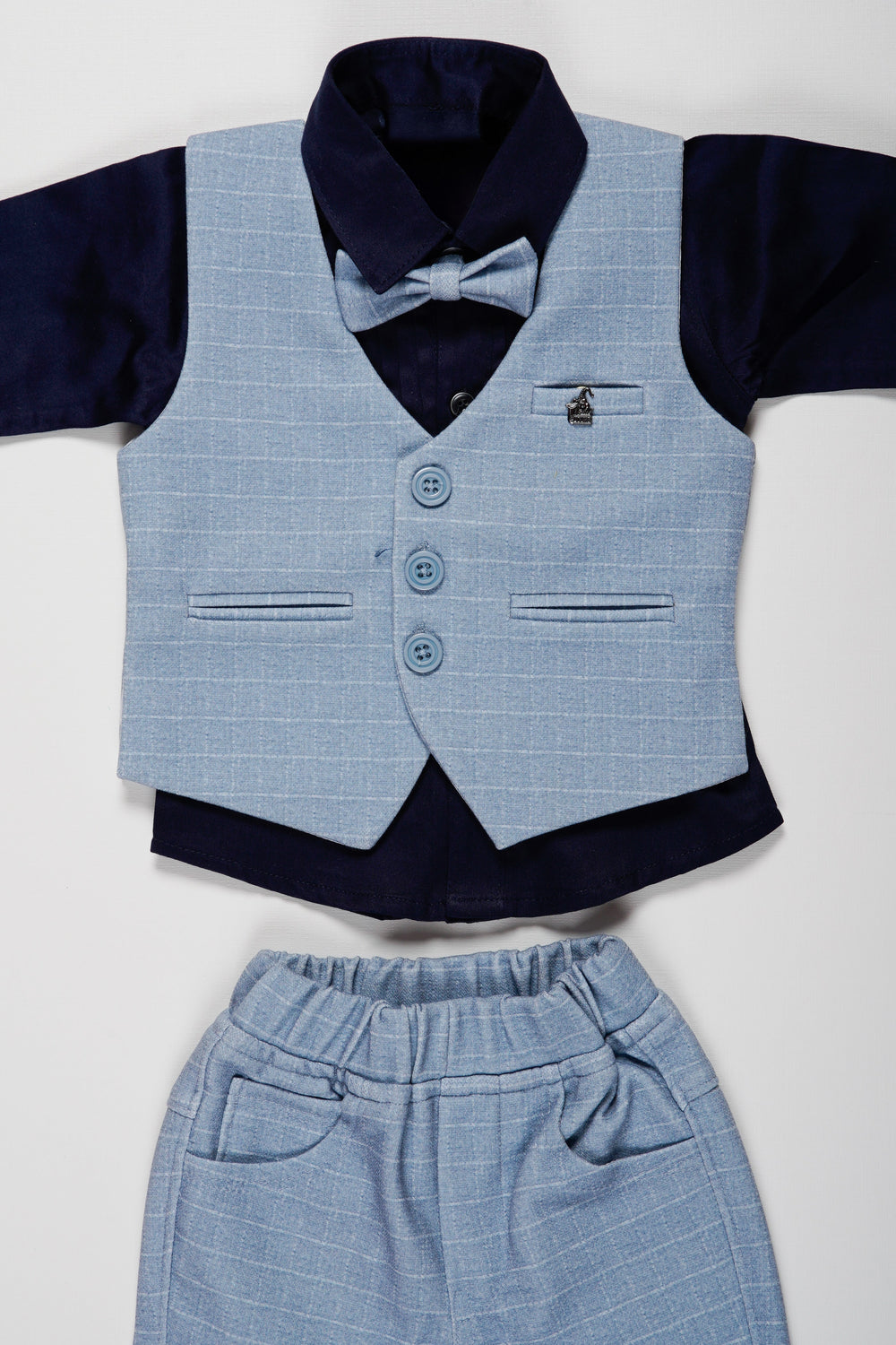 The Nesavu Boys Casual Set Boys Dapper Light Grey Suit Set with Navy Accents and Bow Tie Nesavu Boys Formal Light Grey and Navy Suit Set | Stylish Wedding Attire for Young Boys | The Nesavu