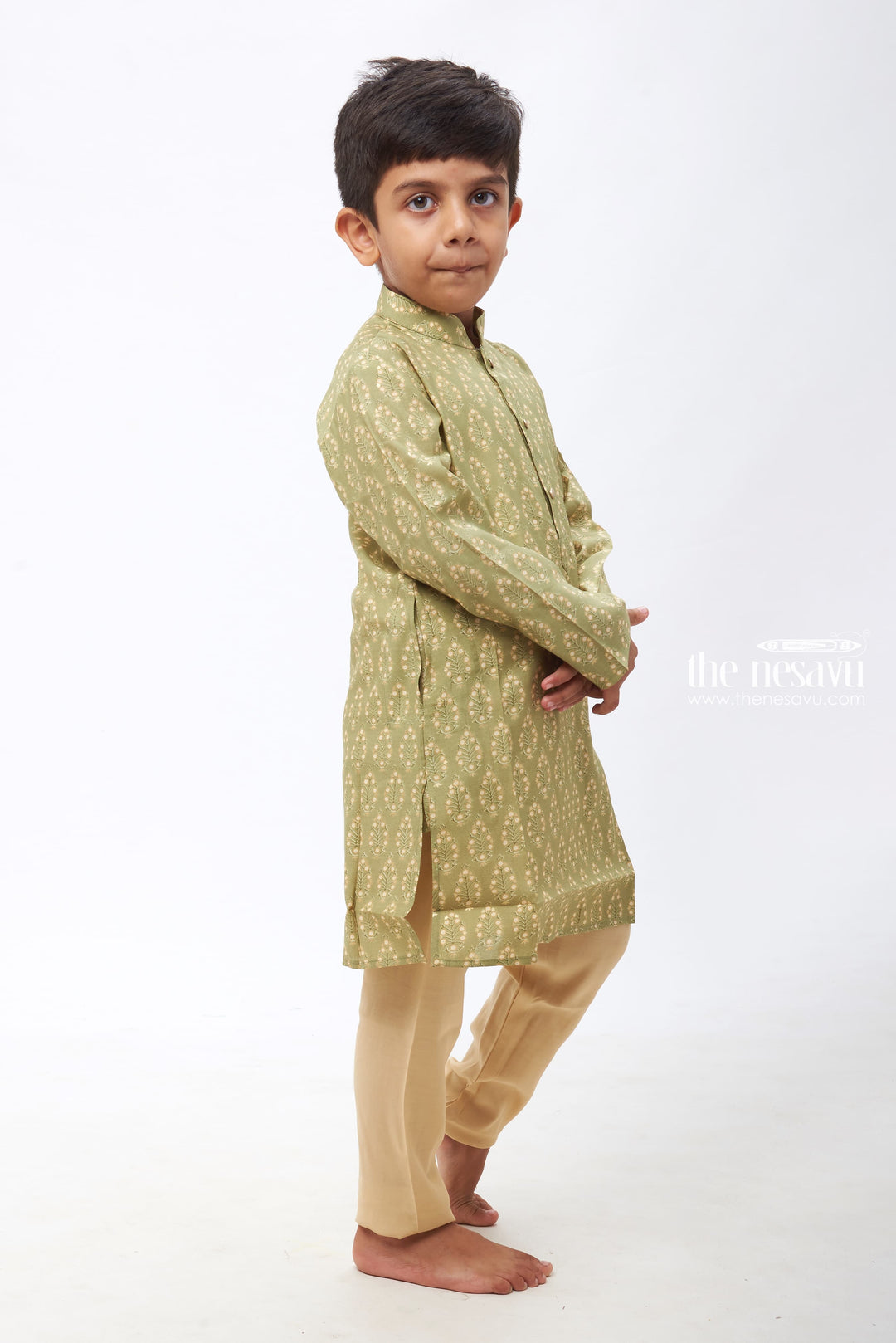 The Nesavu Boys Kurtha Set Boys Designer Kurta Pant: Paisley Patterned Forest Green Kurta Ensemble with White Trousers Nesavu Boys Kurta Sets for Festive Celebrations | Vibrant and Stylish | The Nesavu