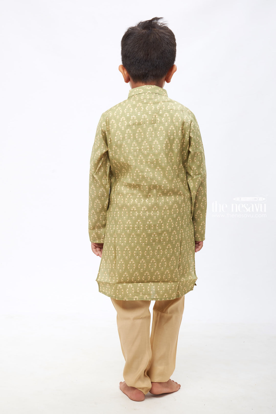 The Nesavu Boys Kurtha Set Boys Designer Kurta Pant: Paisley Patterned Forest Green Kurta Ensemble with White Trousers Nesavu Boys Kurta Sets for Festive Celebrations | Vibrant and Stylish | The Nesavu