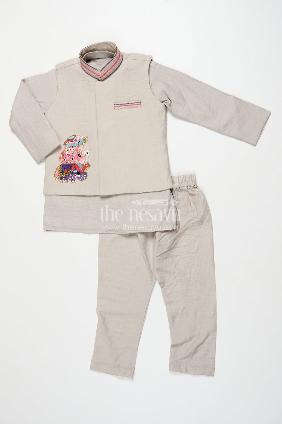 The Nesavu Boys Jacket Sets Boys Ethnic Cotton Kurta Set with Patchwork for Temple and School Functions Nesavu 18 (2Y) / White BES742D-18 Nesavu boys cotton kurta set embroidered patch temple visits ethnic celebrations