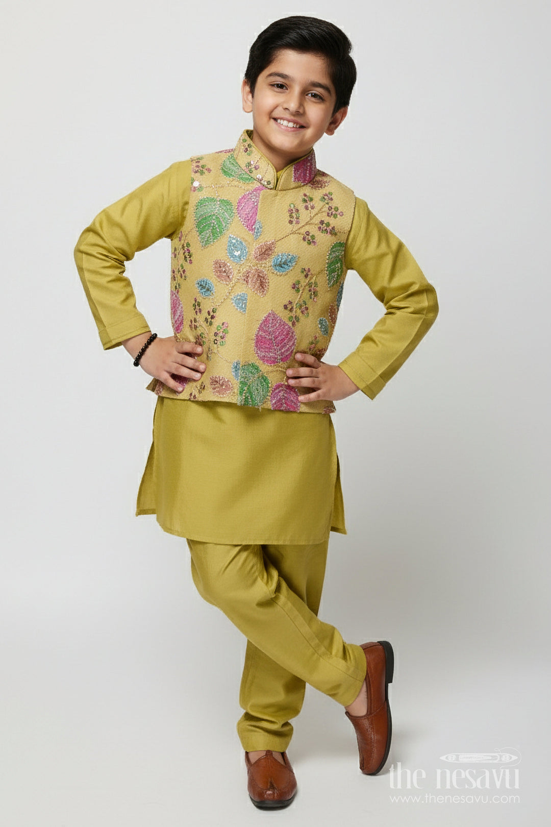 The Nesavu Boys Jacket Sets Boys Ethnic Jacket Kurta Set for Weddings and Festive Events Nesavu 16 (1Y) / Green BES848A-16 Nesavu boys ethnic silk blend jacket kurta set embroidery perfect weddings traditional occasions