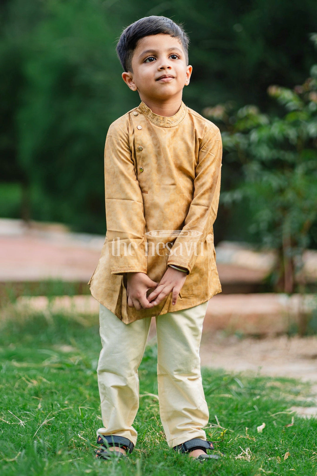 The Nesavu Boys Kurtha Set Boys Green Tie-Dye Kurta Set with Asymmetrical Front Button Design and Pajama Nesavu 18 (2Y) / Brown BES547A-18 Nesavu Boys Green Tie-Dye Kurta Set Embroidered Collar White Pajama Special Occasions