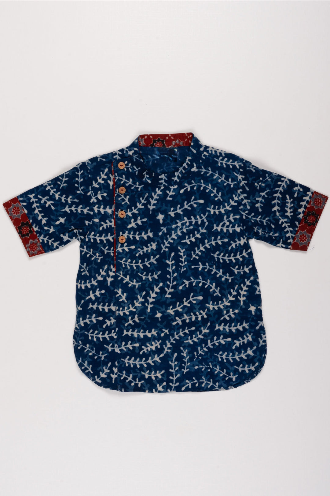 The Nesavu Boys Kurtha Shirt Boys Nature-Inspired Vine Patterned Blue Cotton Shirt with Contrasting Cuff Nesavu 16 (1Y) / Blue / Cotton BS118A-16 Shop Trendy Boys Kurta Shirts | High-Quality Cotton Ethnic Wear | The Nesavu