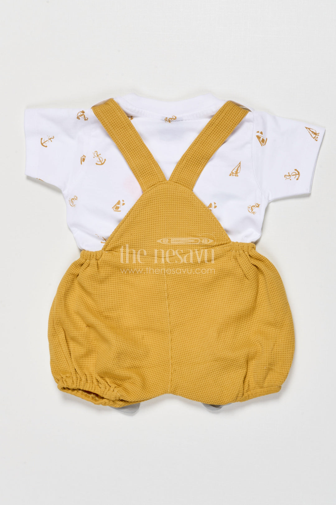 The Nesavu Baby Dungarees Cotton Dungaree Set for Babies to Wear at Playdates and Casual Outings Nesavu Nesavu baby dungaree set cotton printed tee playdates everyday adventures