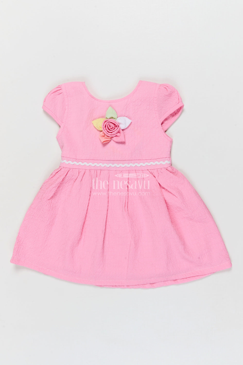The Nesavu Girls Cotton Frock Easy-wear Cotton Frock for Baby Girls’ Playful Mornings Nesavu 14 (6M) / Pink / Cotton BFJ918D-14 Nesavu baby girl frock in crinkled cotton with floral applique and breathable puff sleeves
