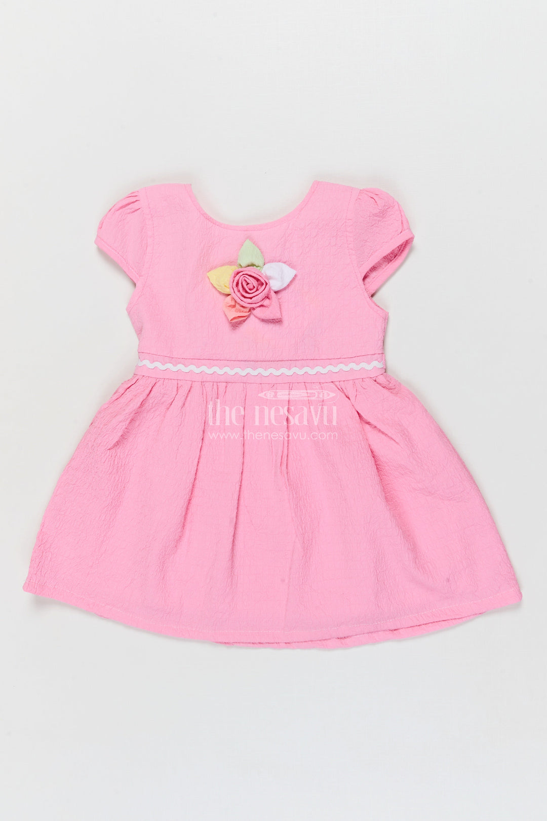 The Nesavu Girls Cotton Frock Easy-wear Cotton Frock for Baby Girls’ Playful Mornings Nesavu 14 (6M) / Pink / Cotton BFJ918D-14 Nesavu baby girl frock in crinkled cotton with floral applique and breathable puff sleeves