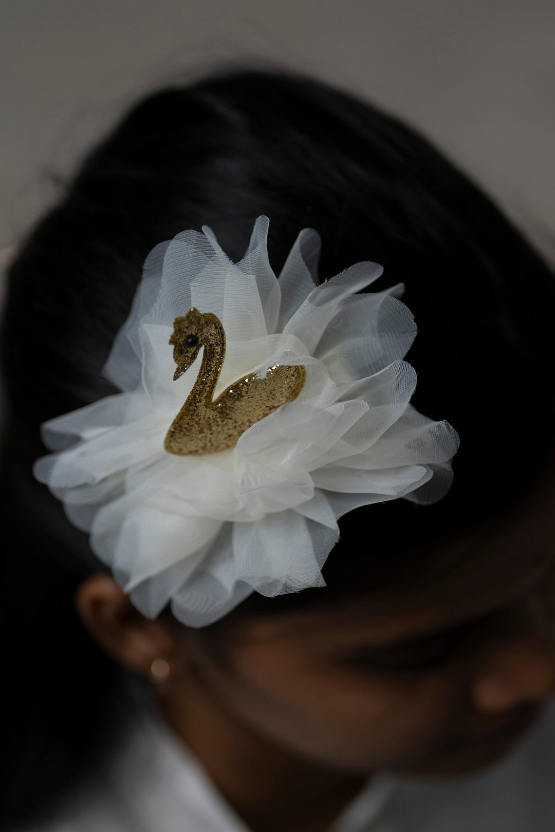 The Nesavu Hair Clip Elegant Golden Swan White Tulle Hair Clip for Girls Nesavu Half white JHCL67C Golden Swan White Tulle Hair Clip for Girls | Elegant Hair Accessories | The Nesavu