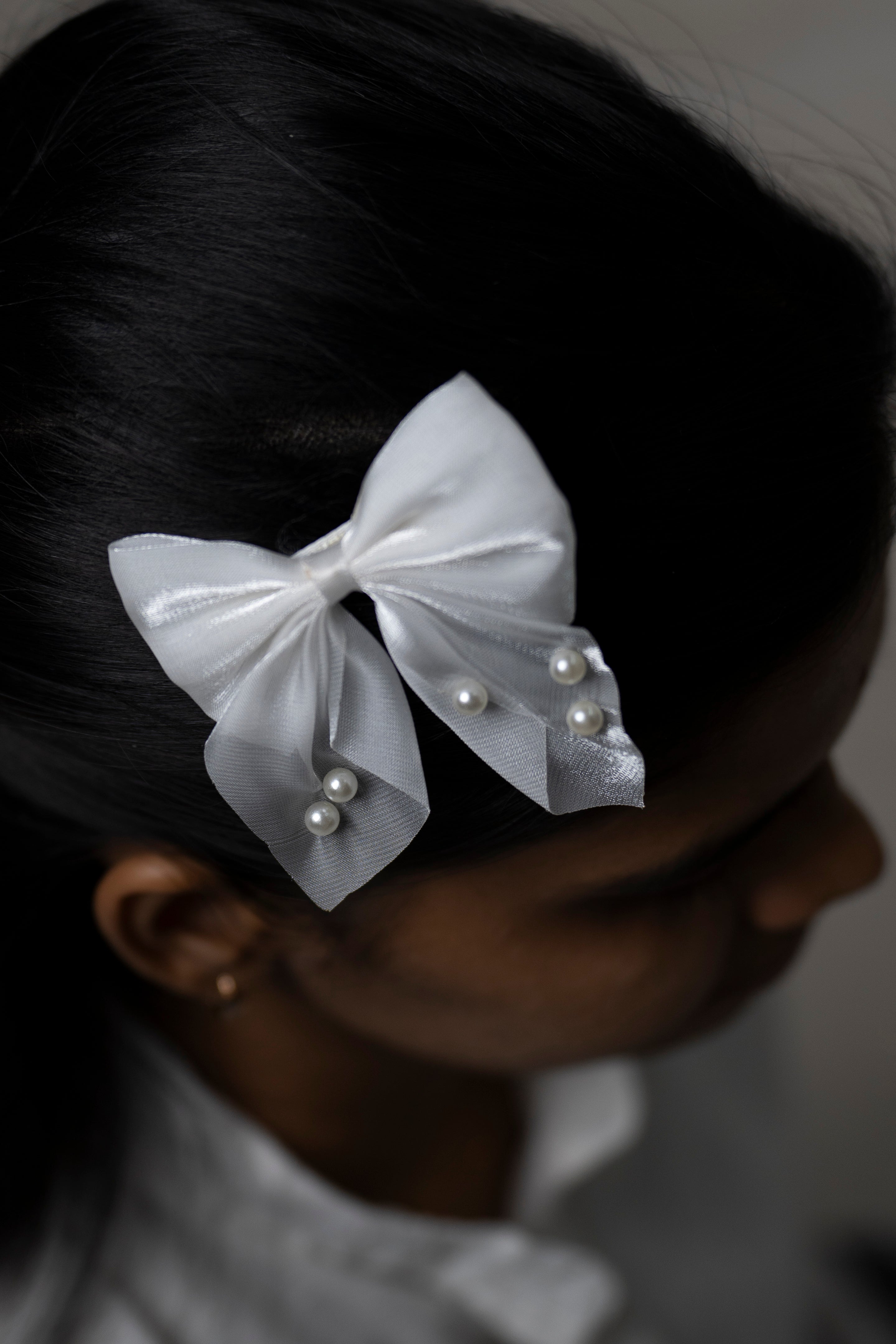 fetico VELVET BOW WITH PEARL HAIR CLIP
