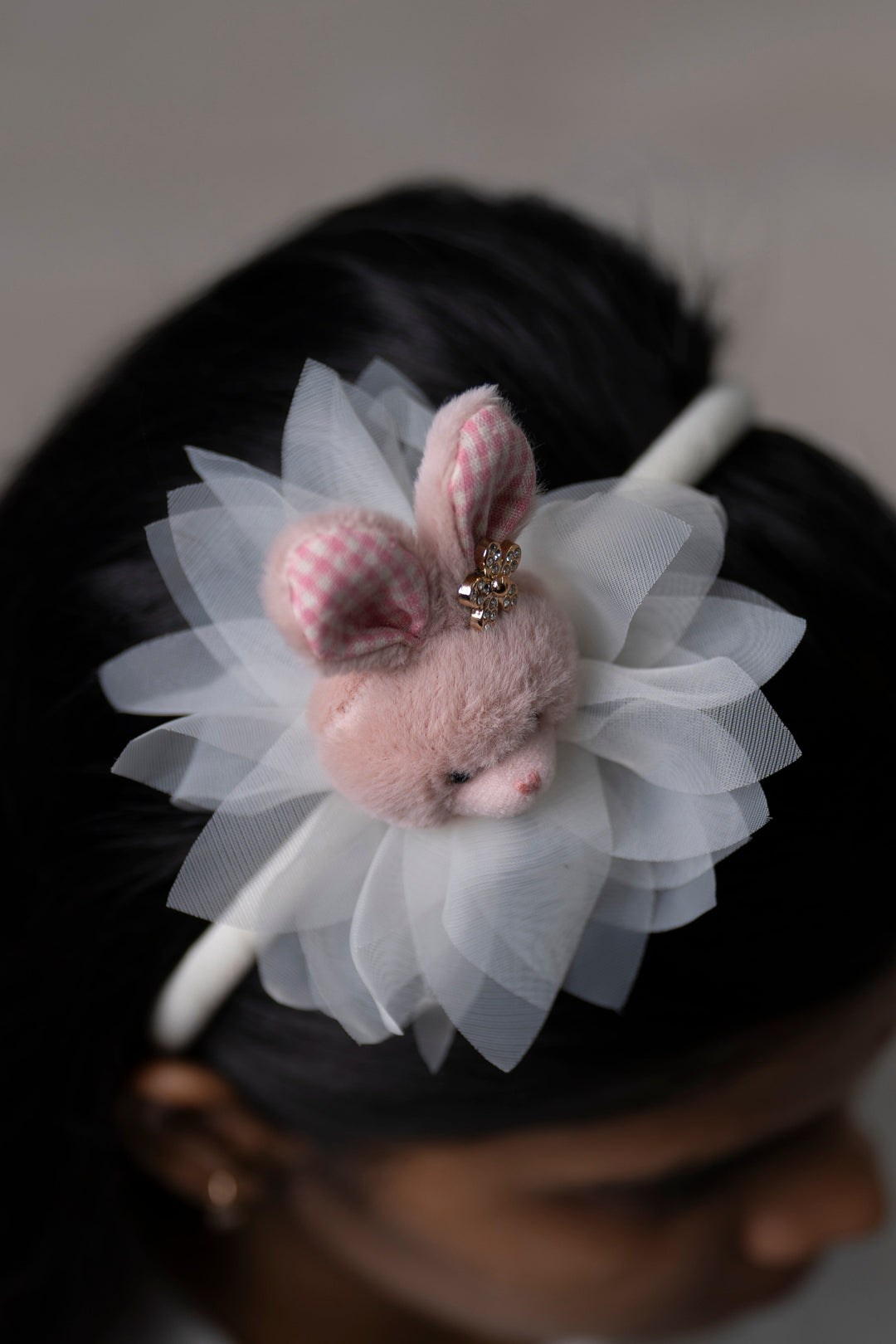 The Nesavu Hair Band Enchanted Plush Bunny Hairbow with White Tulle and Sparkling Accents Nesavu White JHB80C Plush Bunny Hair Accessory with Tulle | Magical Hairbow for Children | The Nesavu