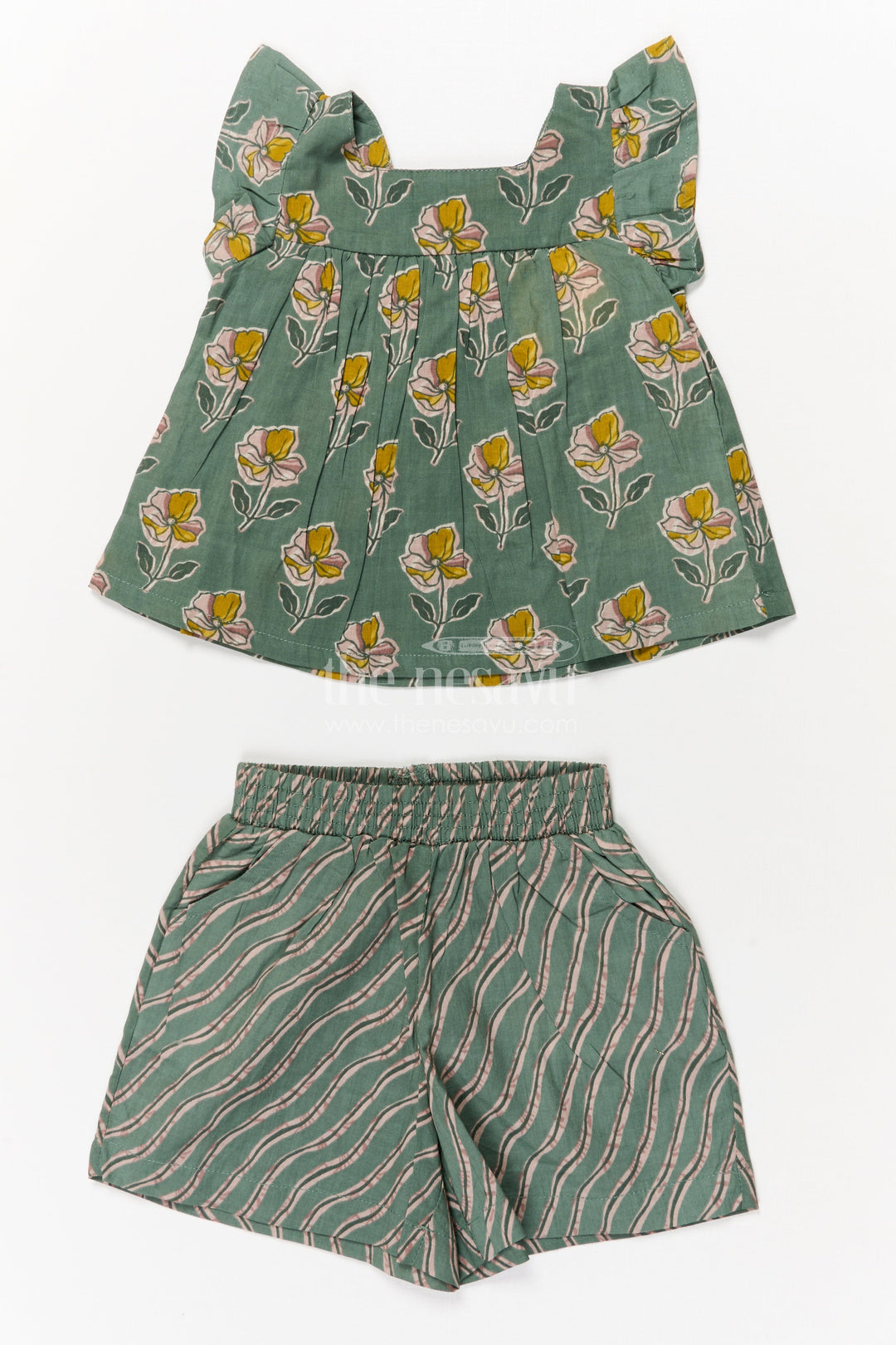 The Nesavu Girls Casual Set Girls Casual Cotton Set for Playdates and Summer Comfort Nesavu 16 (1Y) / Green BFJ907A-16 Nesavu girls cotton casual set with printed top and shorts for summer play and everyday comfort