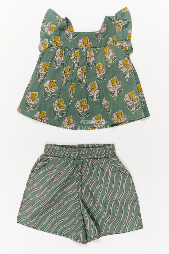 The Nesavu Girls Casual Set Girls Casual Cotton Set for Playdates and Summer Comfort Nesavu 16 (1Y) / Green BFJ907A-16 Nesavu girls cotton casual set with printed top and shorts for summer play and everyday comfort