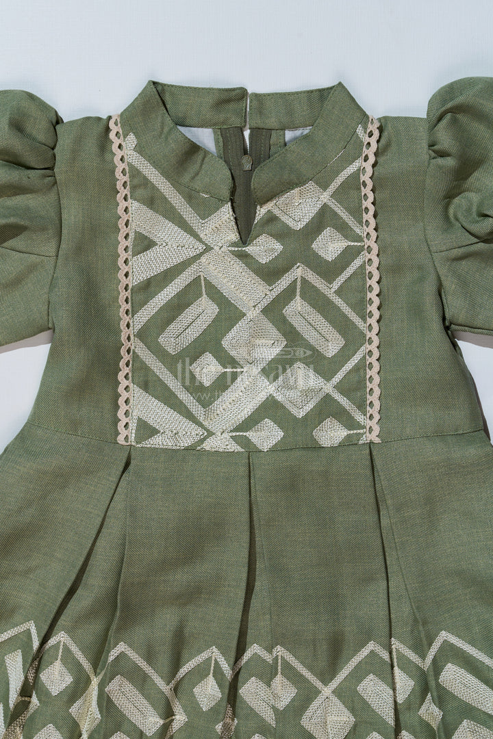 The Nesavu Girls Cotton Frock Girls Dark Green Holiday Dress with Elegant Embroidery and Puff Sleeves Nesavu Nesavu Girls Dark Green Holiday Dress Embroidery Puff Sleeves Festive Wear