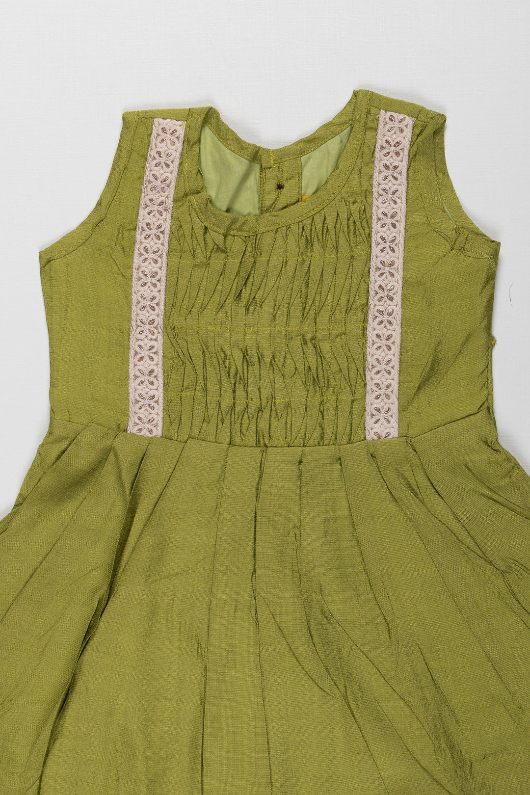 The Nesavu Girls Cotton Frock Girls' Lime Green Pleated Cotton Sundress with Lace Accents Nesavu Casual Lace-Trimmed Green Sundress for Girls | Everyday Summer Chic | The Nesavu