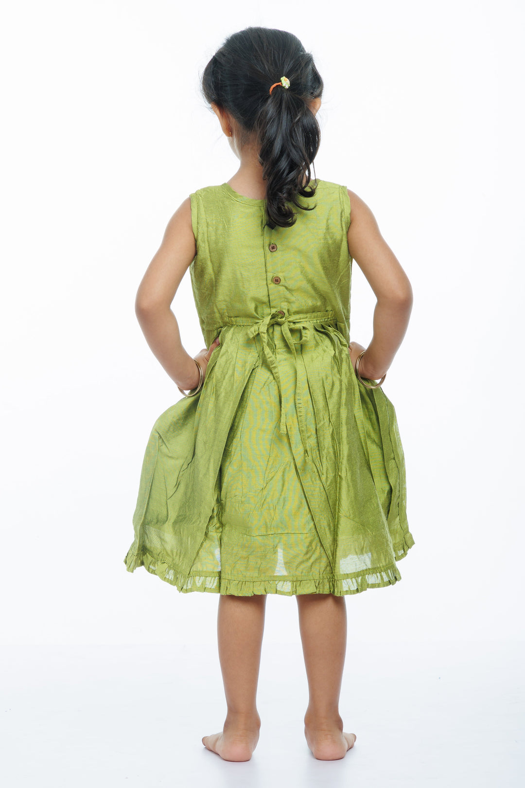 The Nesavu Girls Cotton Frock Girls' Lime Green Pleated Cotton Sundress with Lace Accents Nesavu Casual Lace-Trimmed Green Sundress for Girls | Everyday Summer Chic | The Nesavu