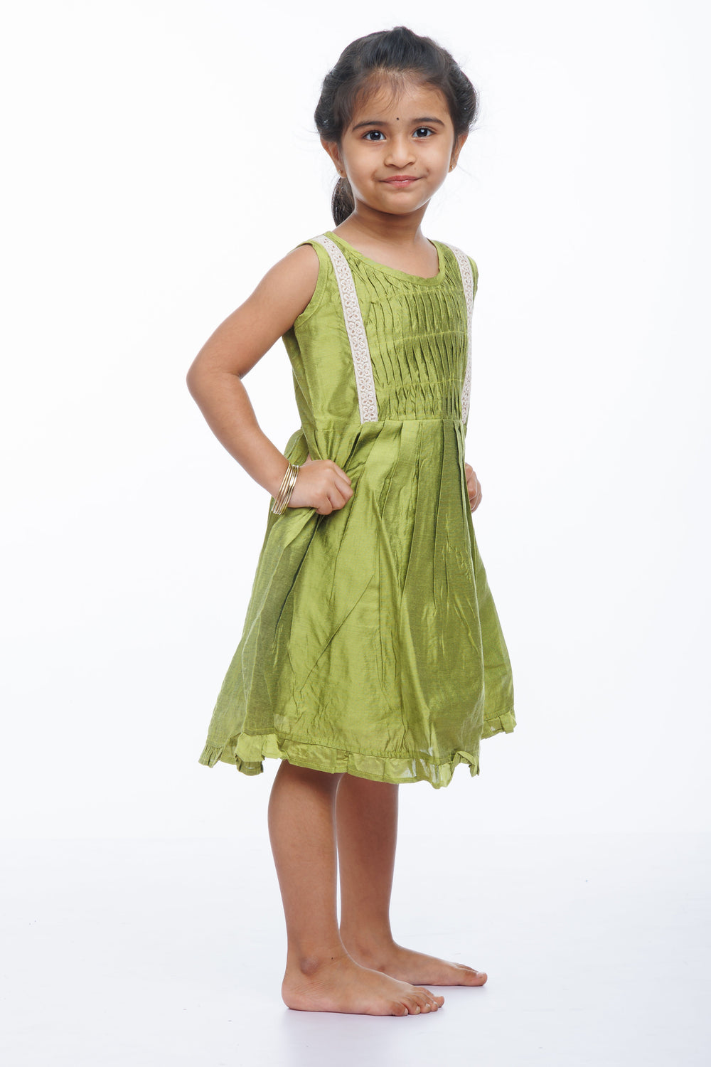 The Nesavu Girls Cotton Frock Girls' Lime Green Pleated Cotton Sundress with Lace Accents Nesavu Casual Lace-Trimmed Green Sundress for Girls | Everyday Summer Chic | The Nesavu