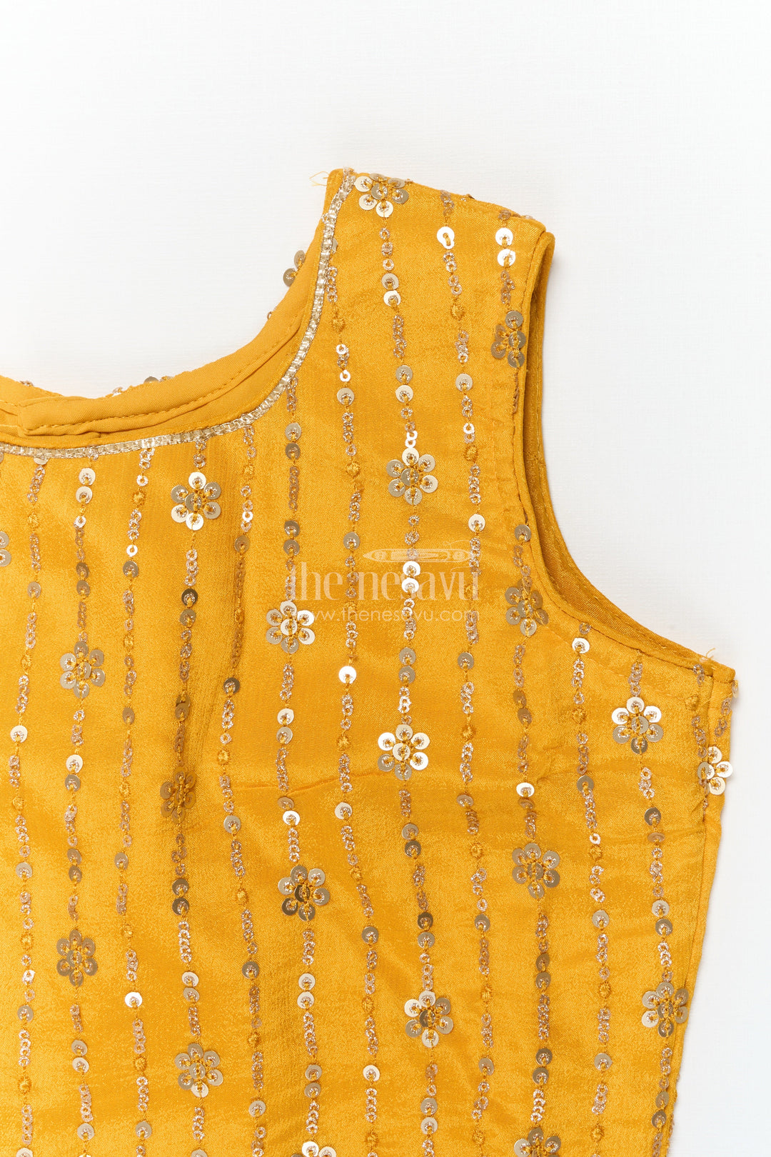 The Nesavu Girls Ethnic Lehenga Girls Tie-dye Effect Lehenga Choli Set for School Functions and Festive Playdates Nesavu Nesavu girls Chinon lehenga choli set with tie-dye effect and embroidered hem for festive events