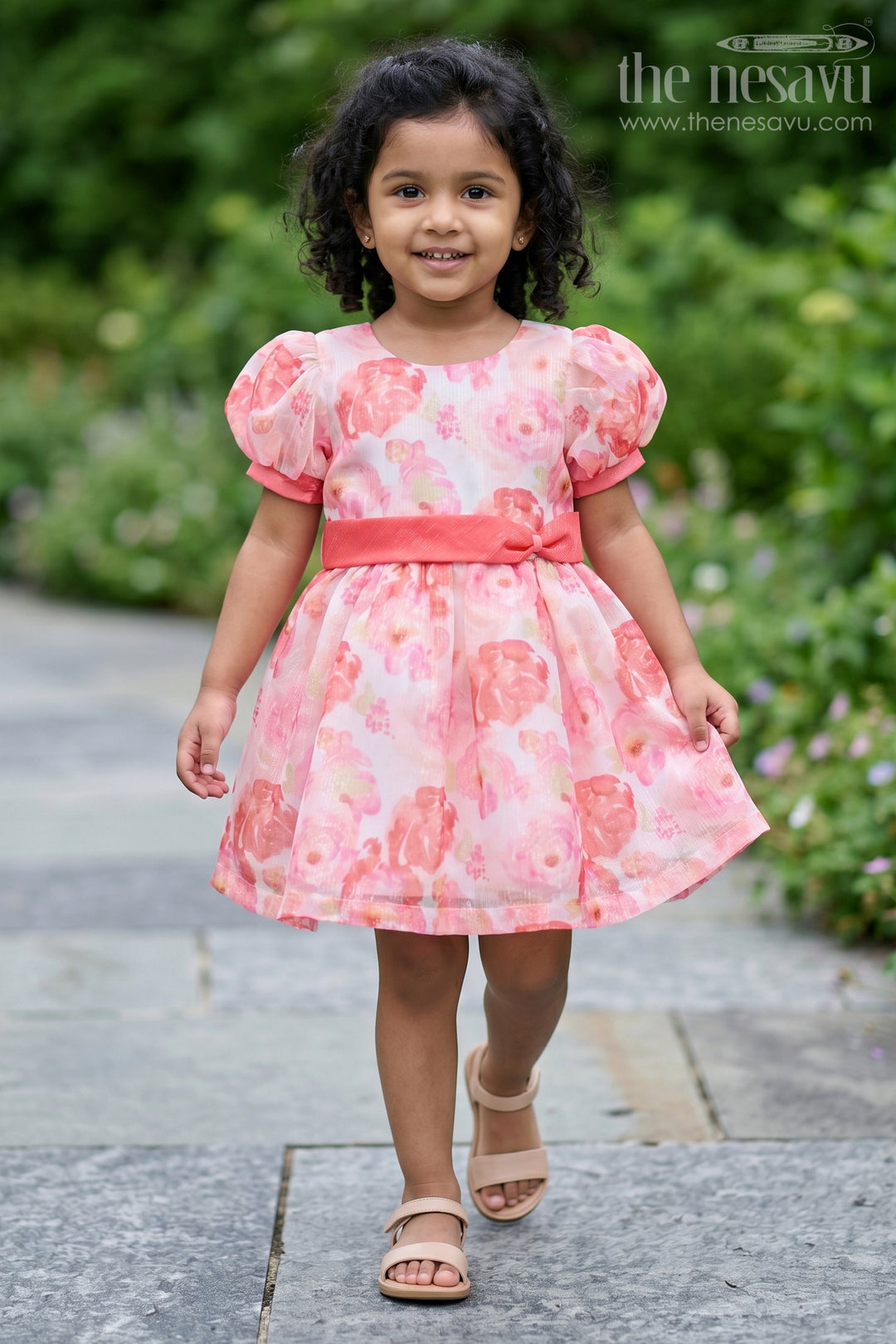 The Nesavu Girls Cotton Frock Girls Wedding Wear Georgette Dress with Peach Floral Print and Puff Sleeves Nesavu 20 (3Y) / Peach GFC1564A-20 Girls Wedding Wear Georgette Dress Peach Floral Print Puff Sleeves Coral Waistband | The Nesavu
