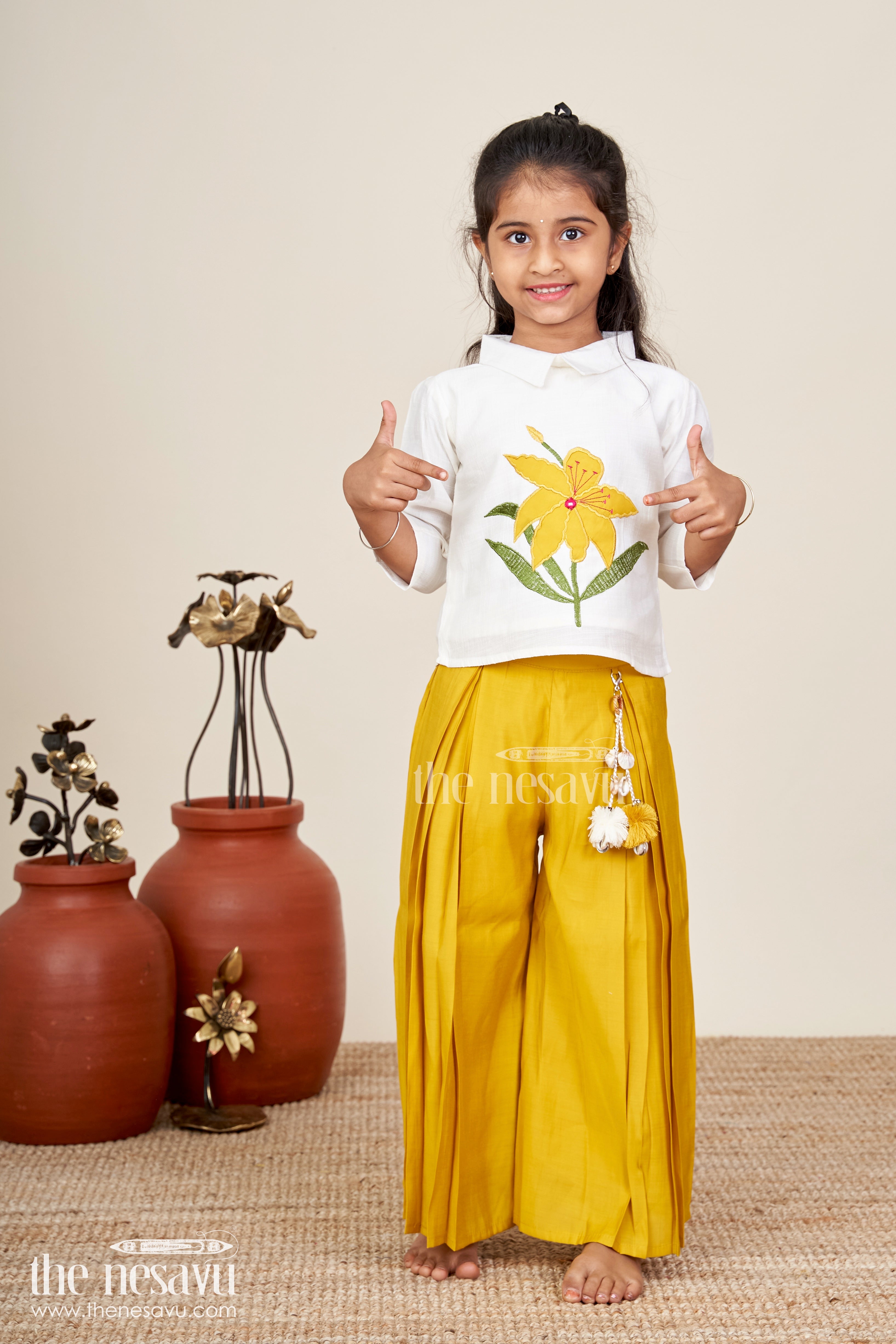 め*め様 ハウスオンザヒル　Yellow Flower Pants親子ペアセット Nesavu girls yellow floral embroidered cotton top with matching