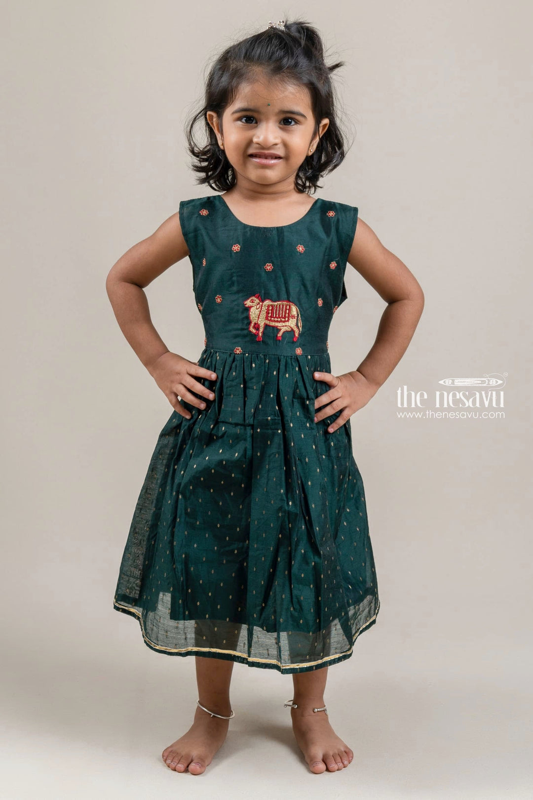 The Nesavu Girls Fancy Frock Gracefull Dark Green Girls Casual Cotton Frock With Cow Embroiderd Design Nesavu 16 (1Y) / Green / Chanderi GFC1045A-16 Animal Embroidered Design | Cotton Frock Design | The Nesavu