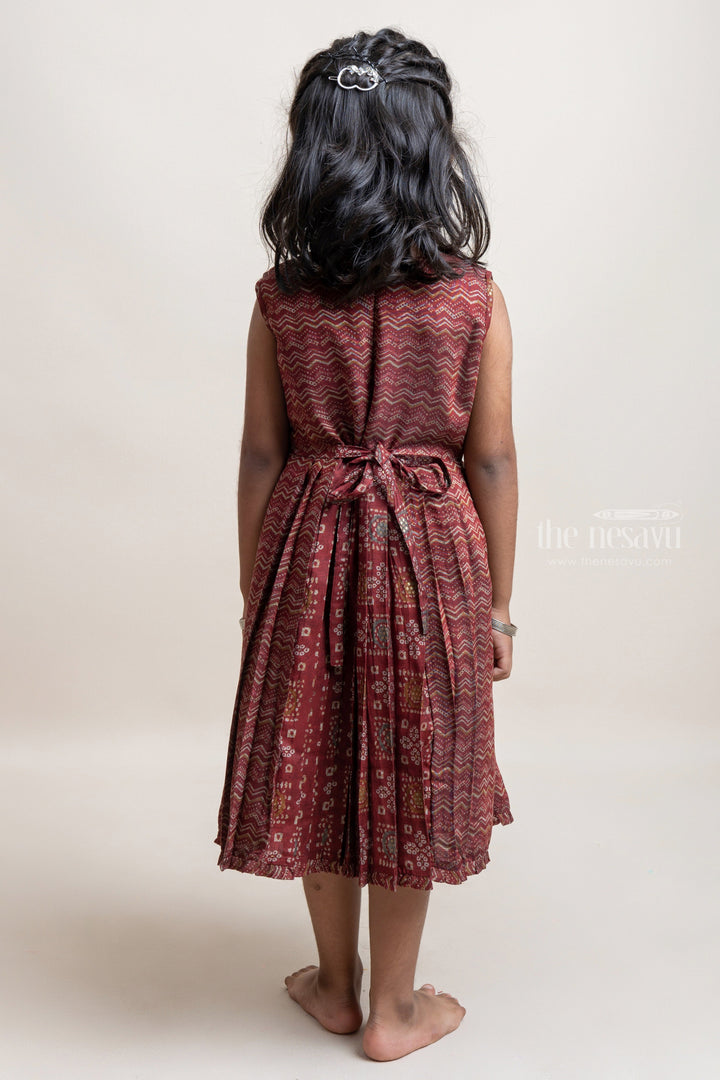 The Nesavu Girls Cotton Frock Mind-Blowing Maroon Zig-Zag Geometric Printed Cotton Frock For Girls Nesavu Stylish Cotton Frock For Girls | Printed Cotton Frock | The Nesavu