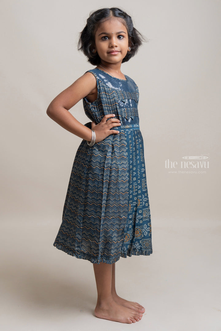 The Nesavu Girls Cotton Frock Mind-Blowing Navy Zig-Zag Geometric Printed Cotton Frock For Girls Nesavu Stylish Cotton Frock For Girls | Printed Cotton Frock | The Nesavu