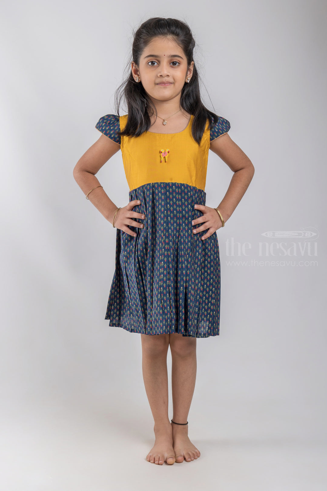 The Nesavu Girls Fancy Frock Navy Colour Floral Butti Daily Wear Cotton Frocks For Kids Girls psr silks Nesavu 16 (1Y) / Green GFC1077B