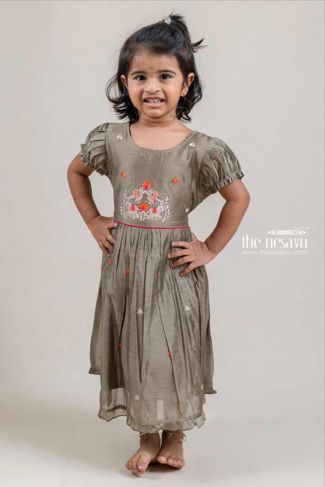 The Nesavu Girls Fancy Frock Pretty Green U Neck Casual Frock With Animal Embroidered Design Nesavu 16 (1Y) / Green / Chanderi GFC1047A-16 Cotton Frock Suit For Girls | Premium Cotton Frock Suit | The Nesavu