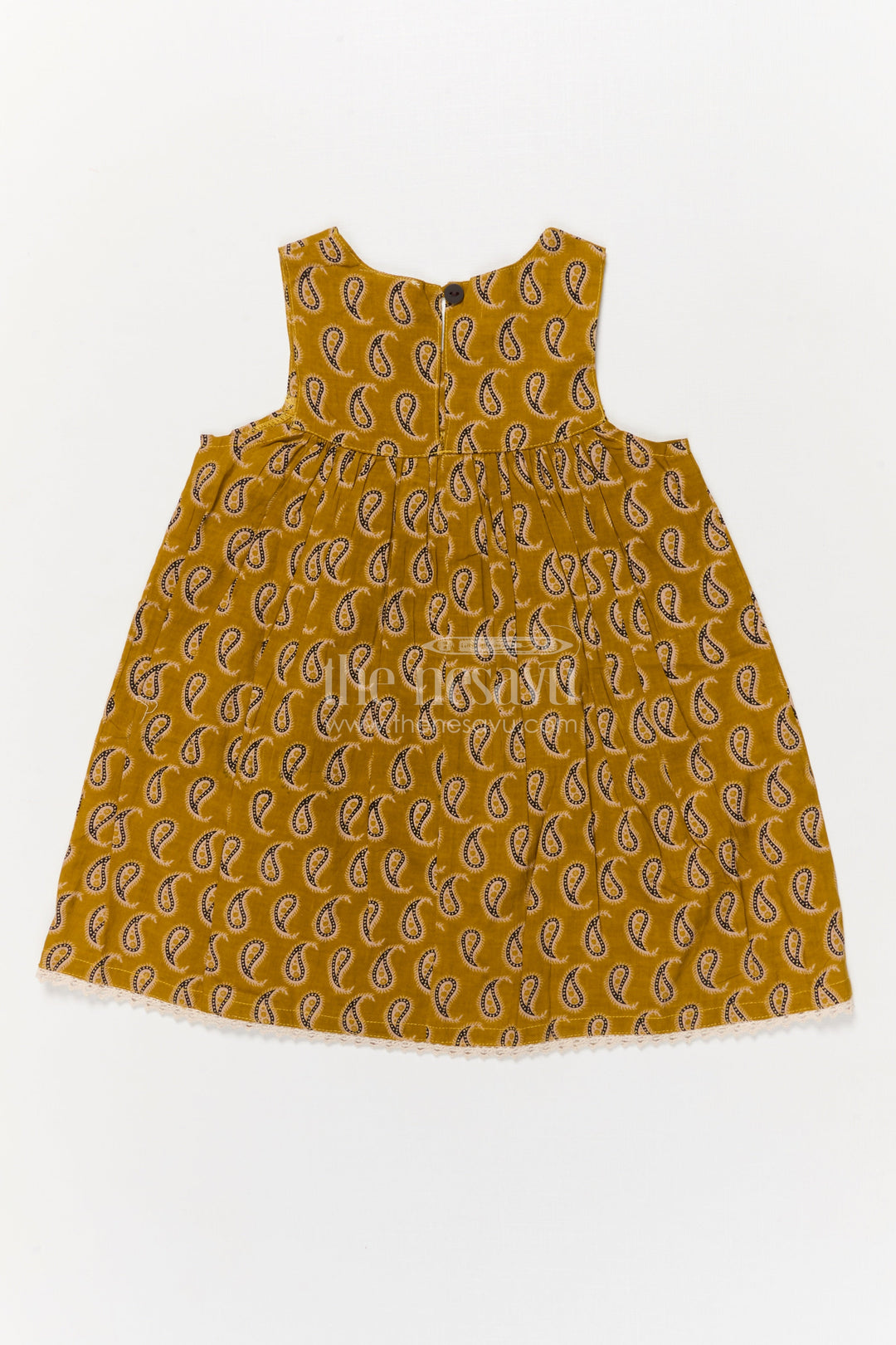 The Nesavu Girls Cotton Frock Sleeveless Cotton Frock for Girls with Yellow Paisley Print Nesavu Nesavu yellow cotton frock for girls with paisley digital print – sleeveless summer outfit