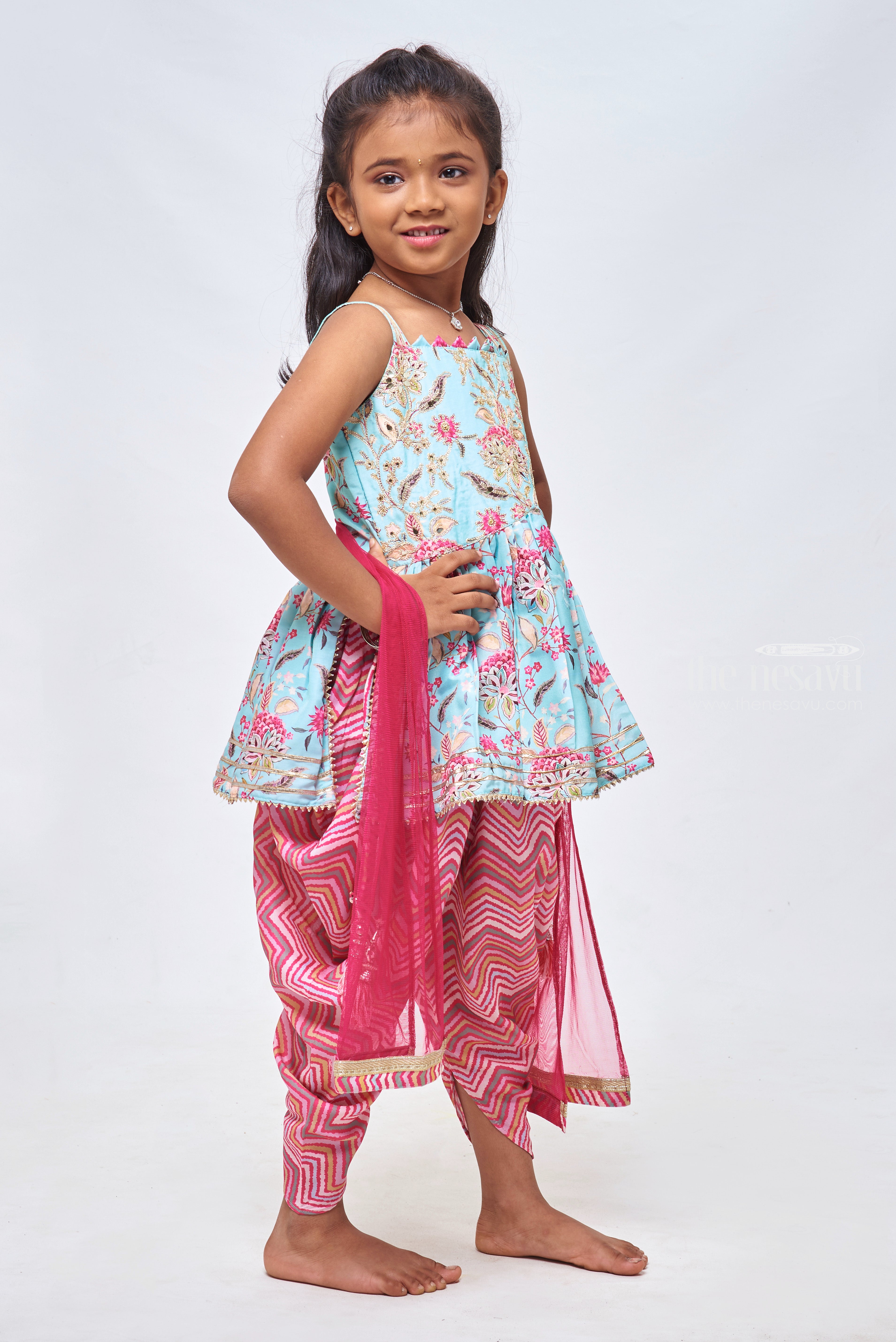 Pin by Deepthi KP on Blouse designs | Fancy blouse designs, Stylish blouse  design, Netted blouse designs