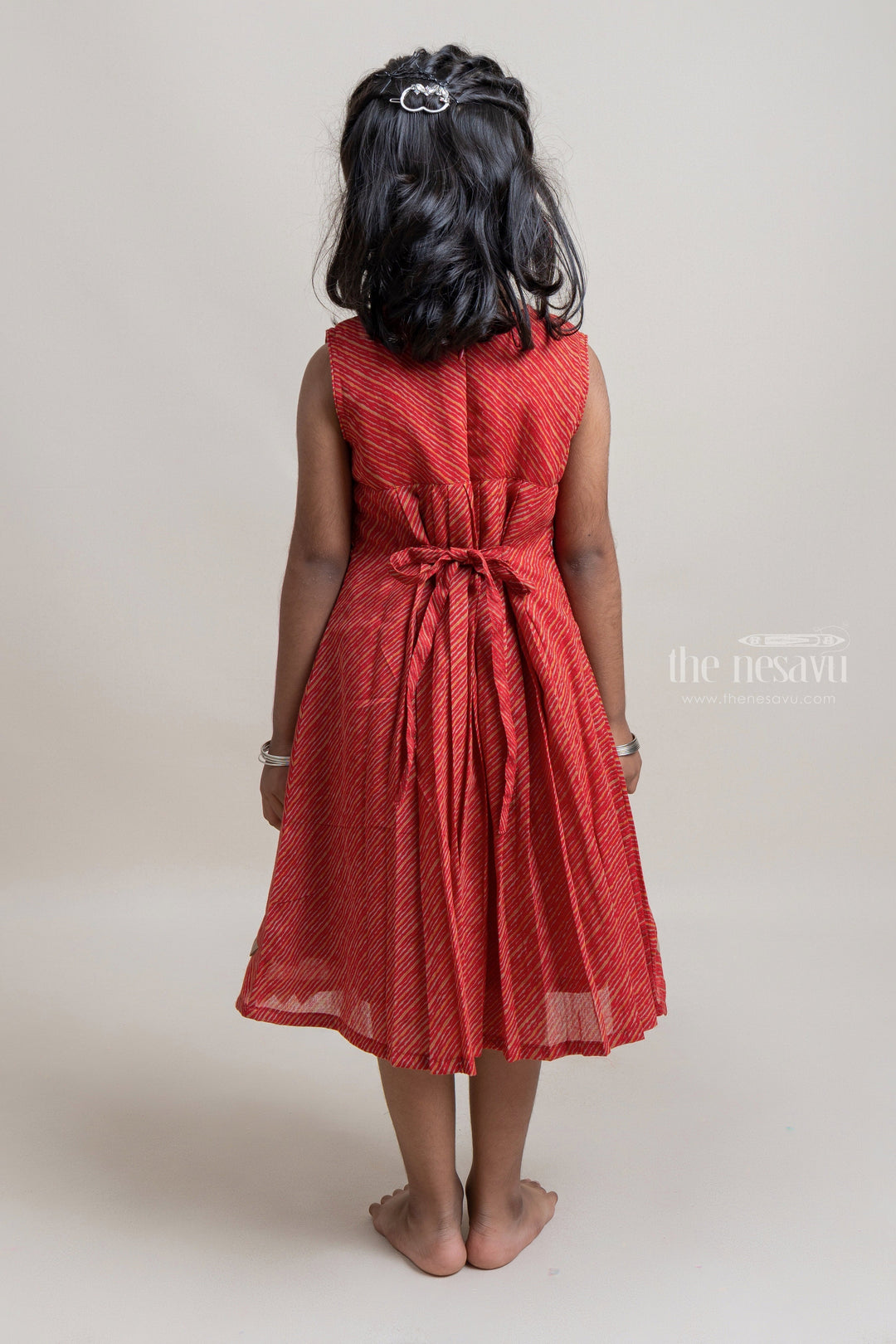 The Nesavu Girls Cotton Frock Stunning Red Sleeveless Pleated Cross Line Printed Frock For Girls Nesavu Latest Collection For Girls | Fancy Frock For Girls | The Nesavu