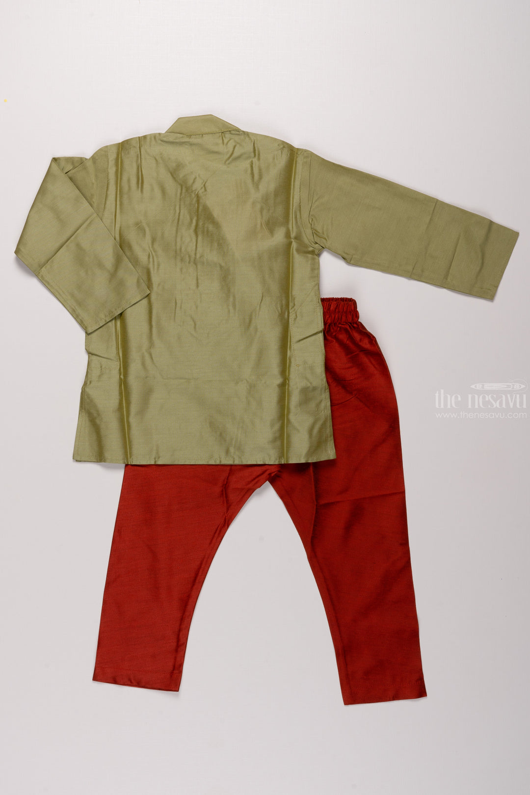 The Nesavu Boys Kurtha Set Vibrant Fusion: Boys Green Kurta with Embellished Detail & Maroon Pant Set Nesavu Festive and Fabulous | Latest Boys Kurta and Pant Sets | The Nesavu