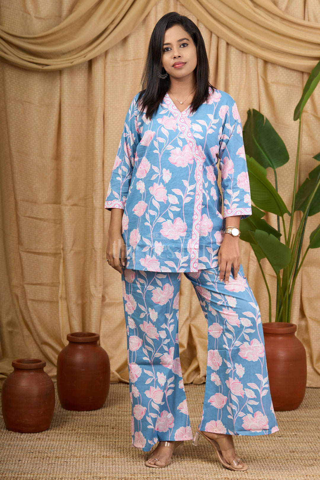 The Nesavu Womens Co-Ord Sets Women's Co-Ord Set in Soft Cotton with Gray Base and Pink Floral Print for Casual Wear Nesavu Nesavu Women's Gray Cotton Co-Ord Set Pink Floral Print Casual Outdoor Wear