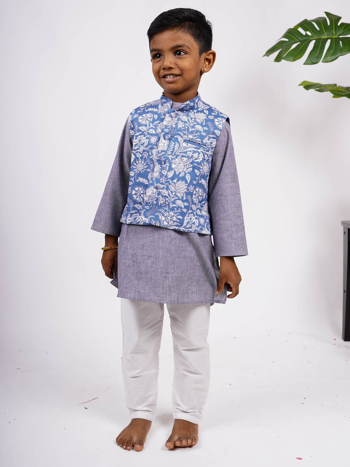 The Nesavu Ethnic Sets Gray Readymade Kurta Wear With Kalamkari Print Overcoat And Pant psr silks Nesavu