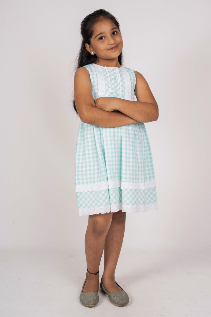 The Nesavu Frocks & Dresses White Checked Cotton Gown With Lace Trims And Bow For Girls psr silks Nesavu 12 3M) / green GFC715
